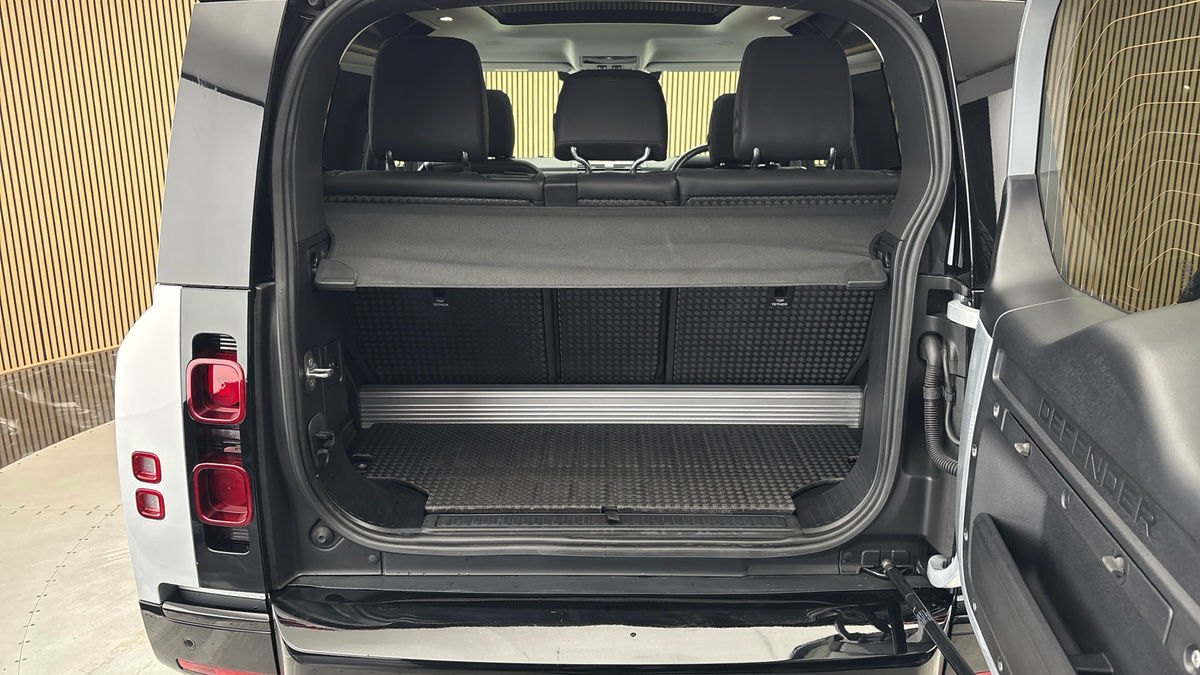 Land Rover Defender 90 Image 11