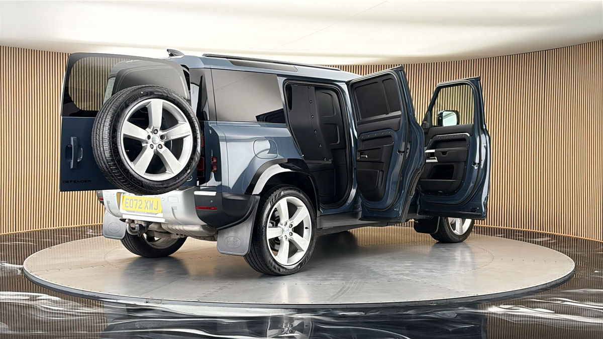 More views of Land Rover Defender 110