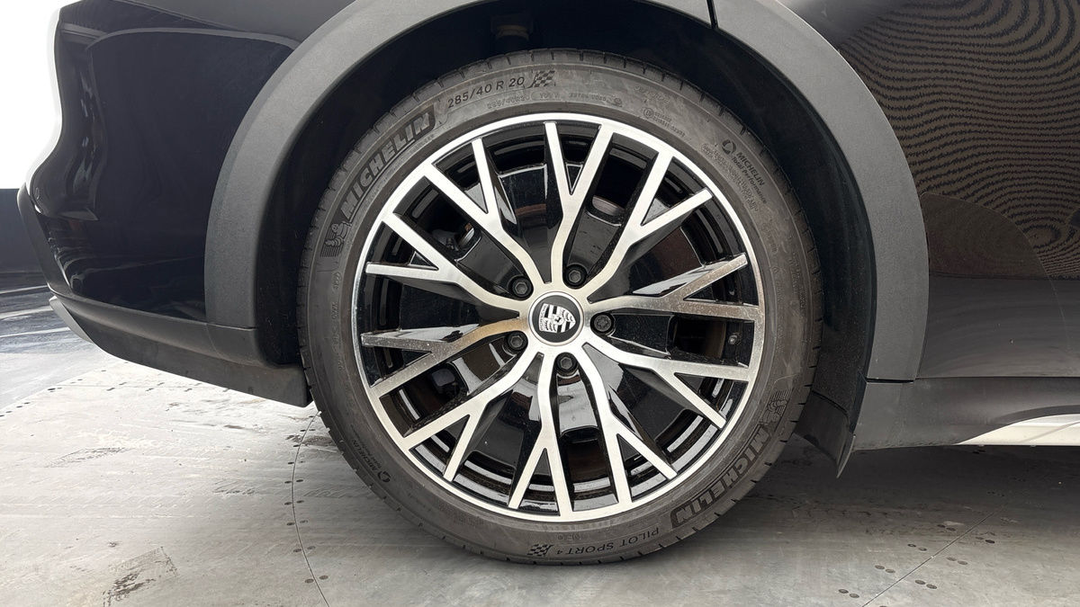 Porsche Taycan Image 10