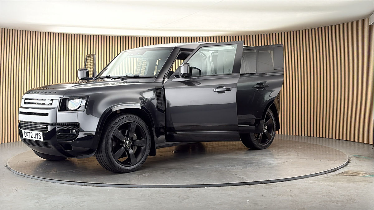 Land Rover Defender 110 Image 22