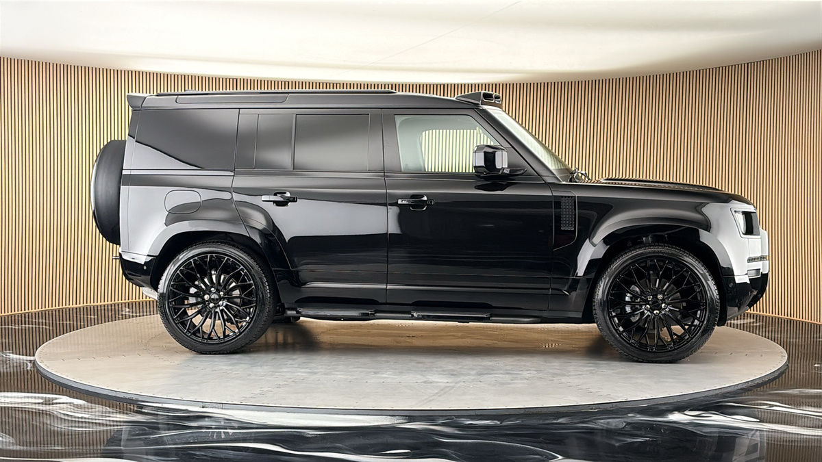 More views of Land Rover Defender 110