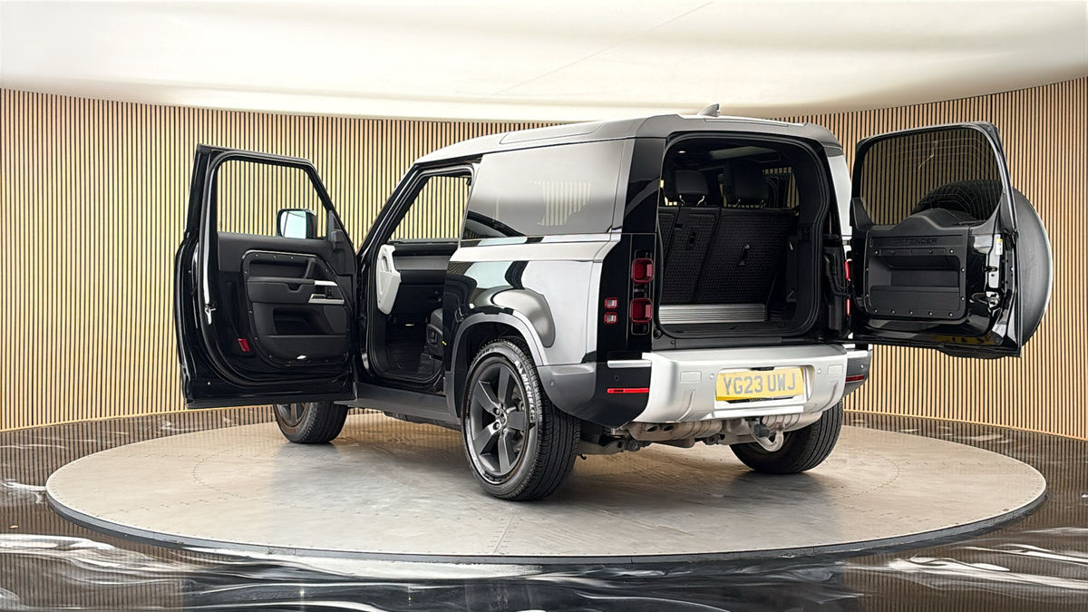 Land Rover Defender 90 Image 23