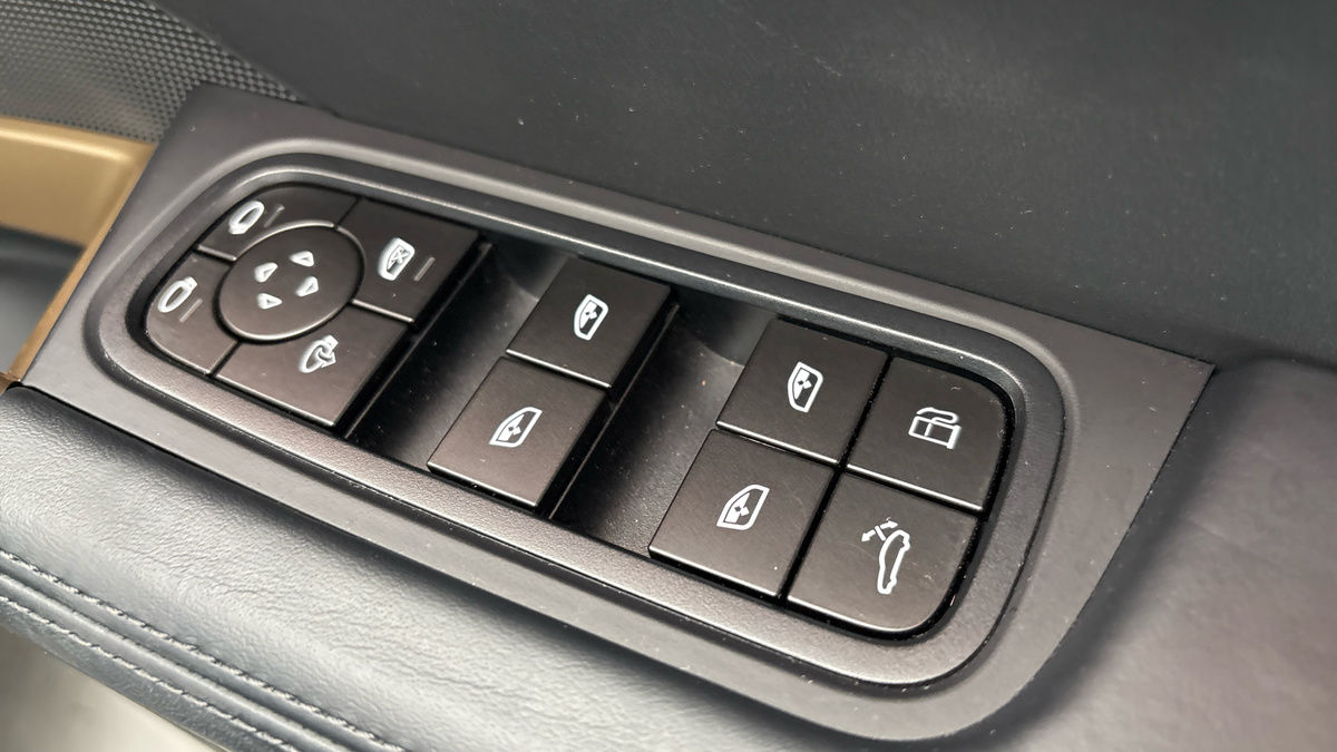 Porsche Cayenne Image 25