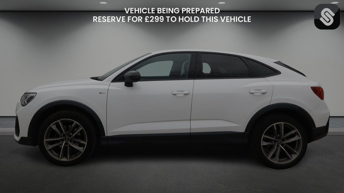 Audi Q3 Image 6
