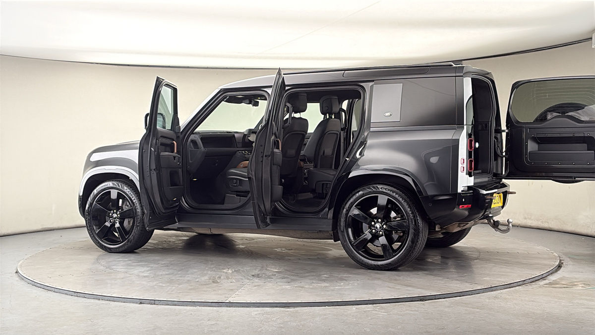 More views of Land Rover Defender 110