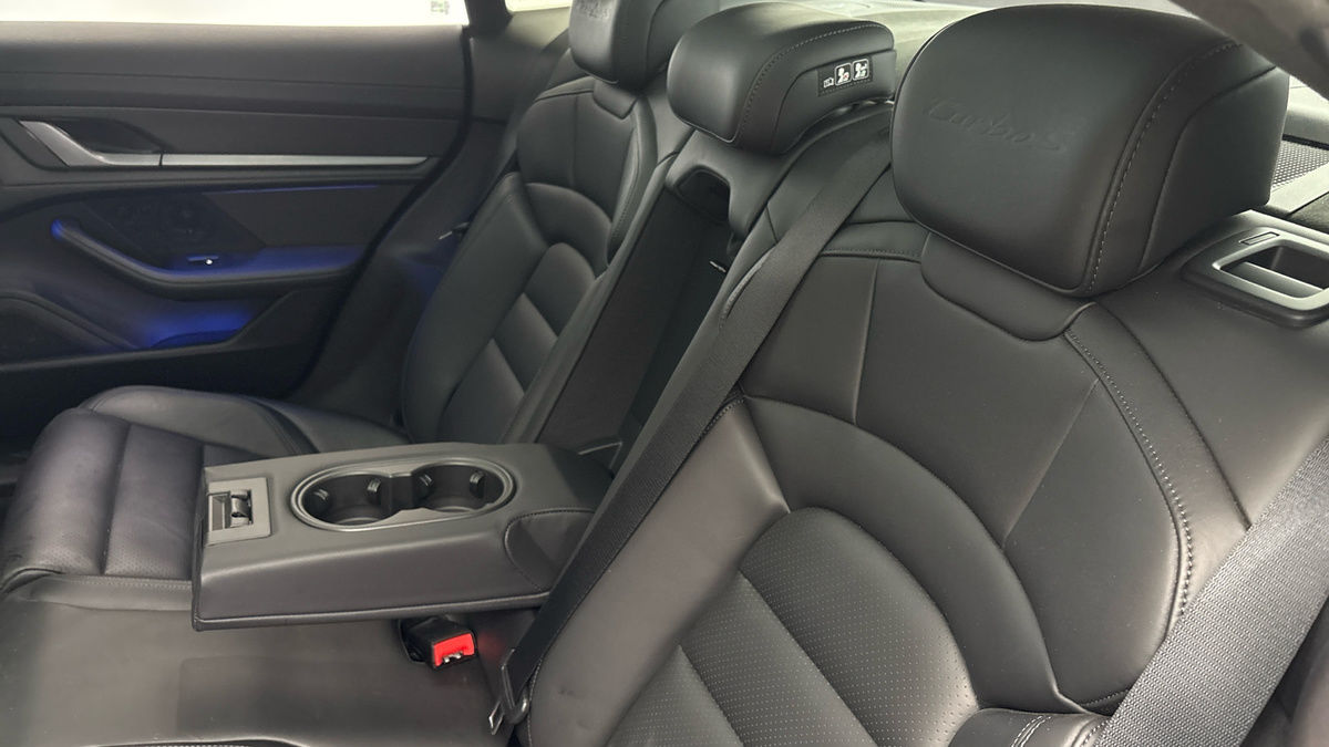 Porsche Taycan Image 15