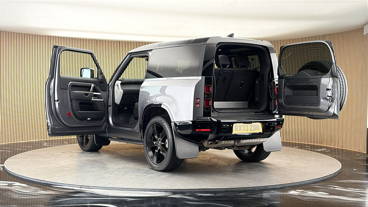 Land Rover Defender 90 Image 23