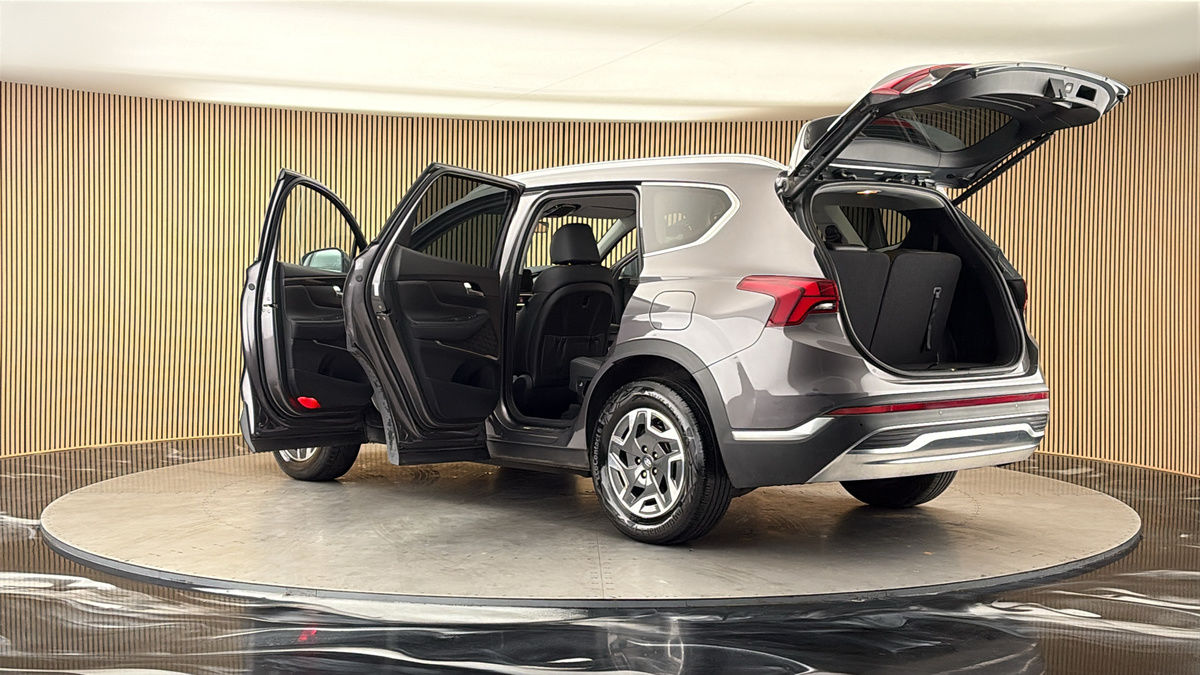More views of Hyundai Santa Fe