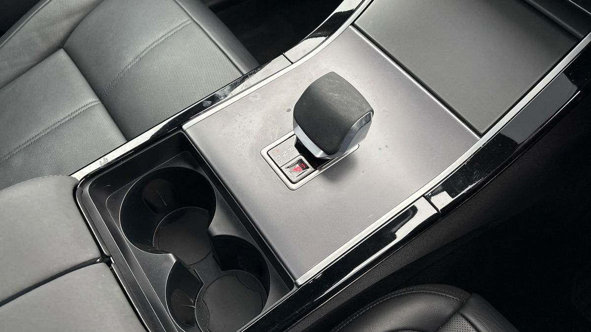 Land Rover Range Rover Velar Image 18