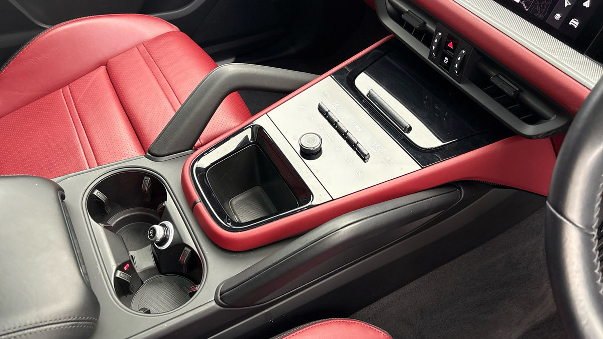 Porsche Cayenne Image 18