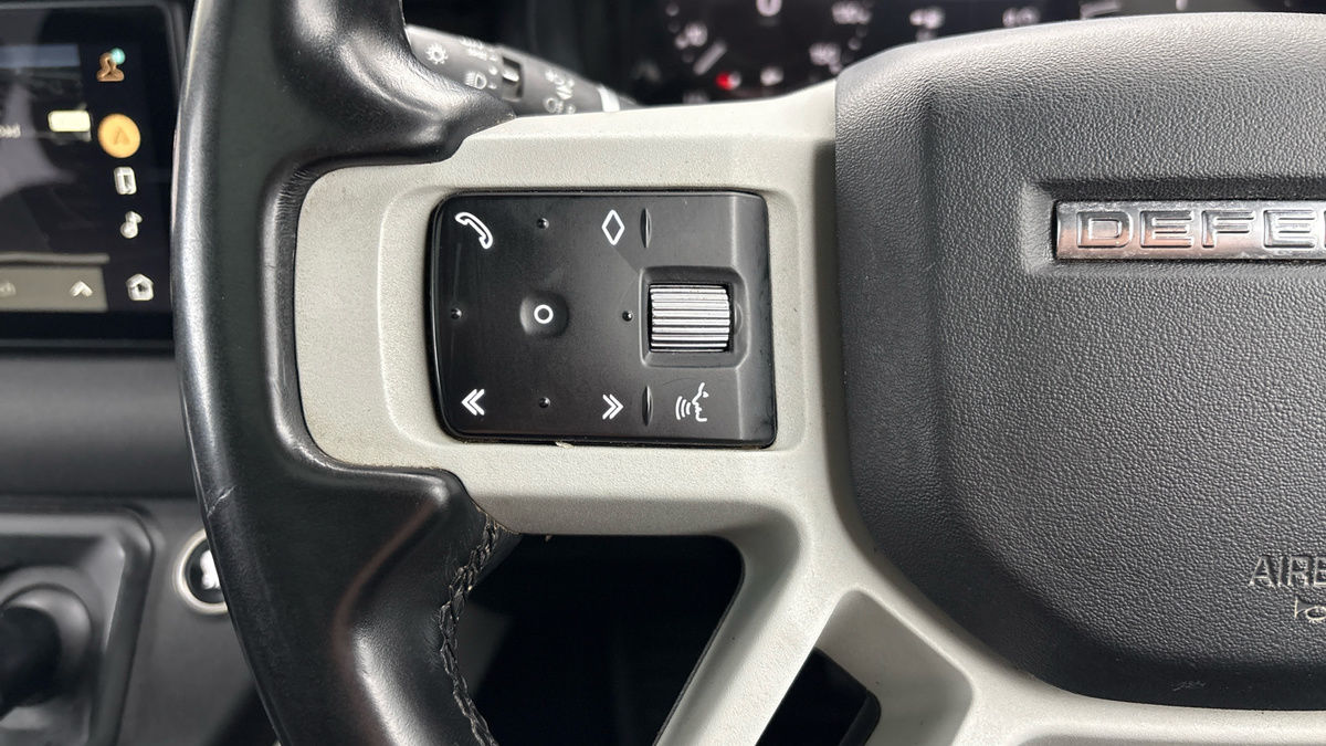 Land Rover Defender 110 Image 13