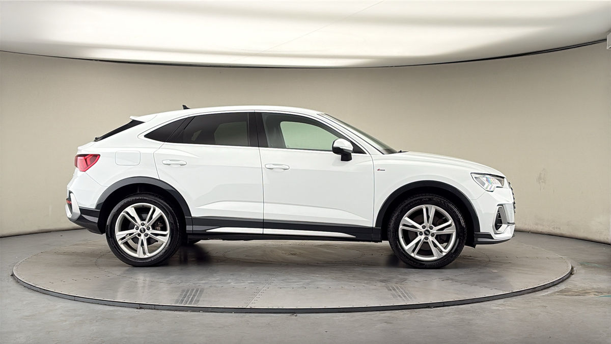 More views of Audi Q3