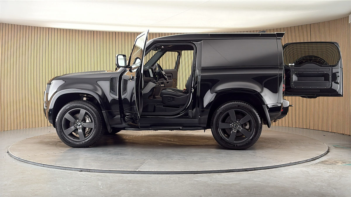 More views of Land Rover Defender 90