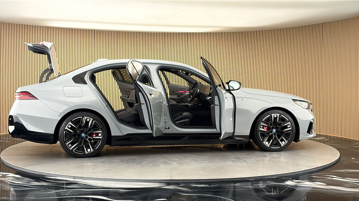 More views of BMW i5