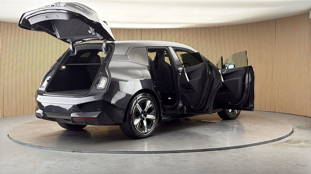 More views of BMW iX