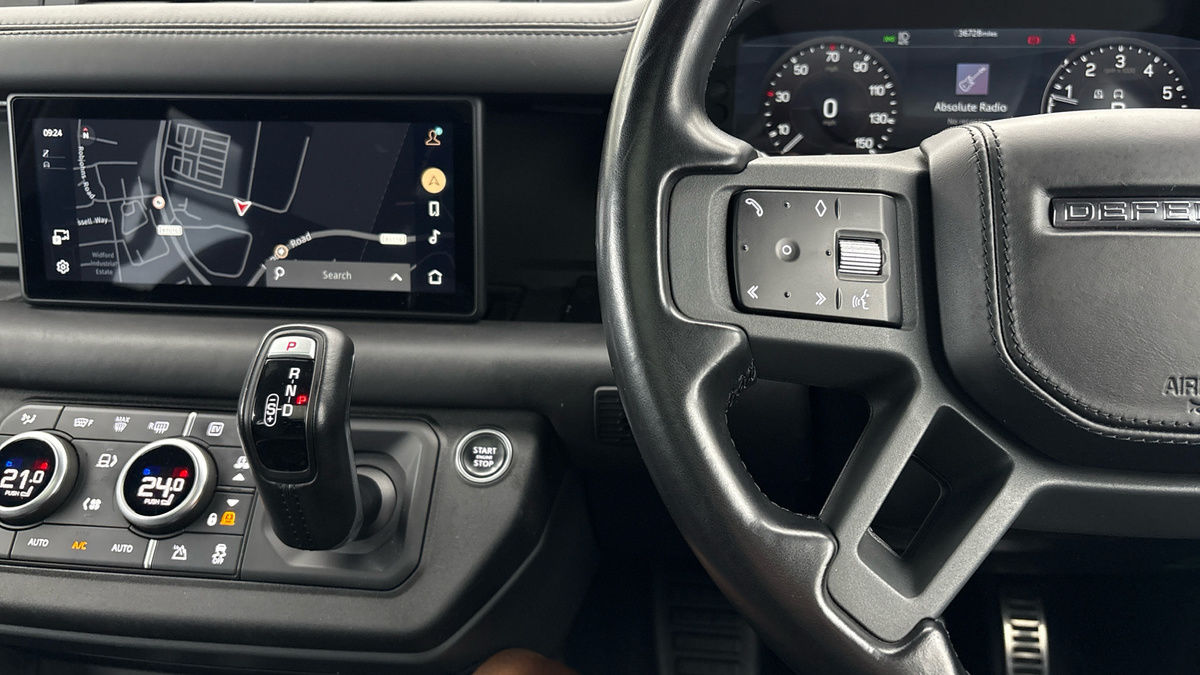 Land Rover Defender 110 Image 13