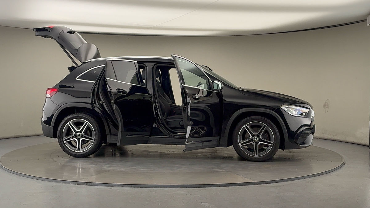 More views of Mercedes-Benz GLA