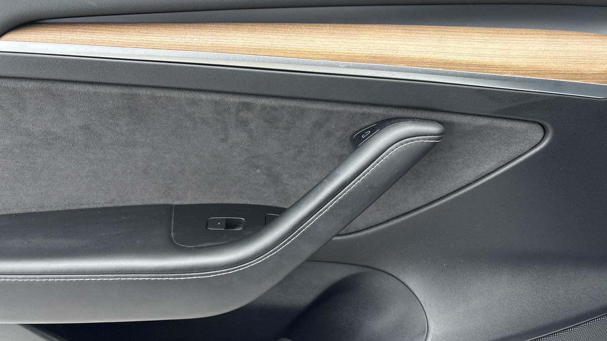 Tesla Model 3 Image 19