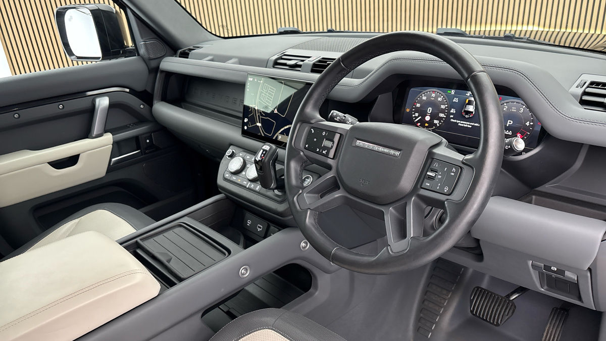 Land Rover Defender 110 Image 5