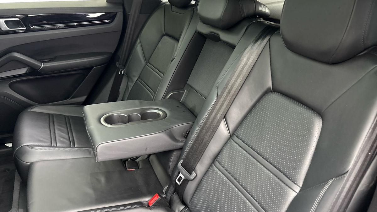 Porsche Cayenne Image 9
