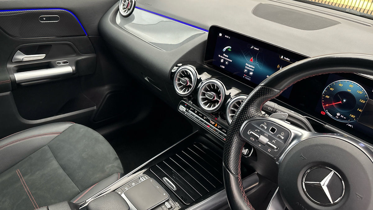 Mercedes-Benz GLA Image 18