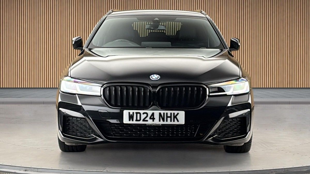 BMW 5 Series Image 3