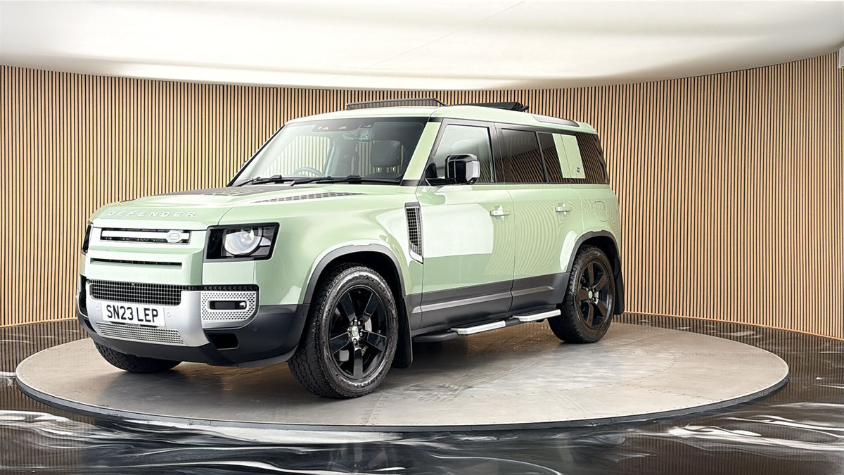 More views of Land Rover Defender 110