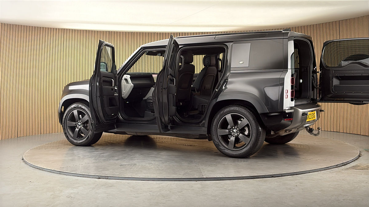 More views of Land Rover Defender 110