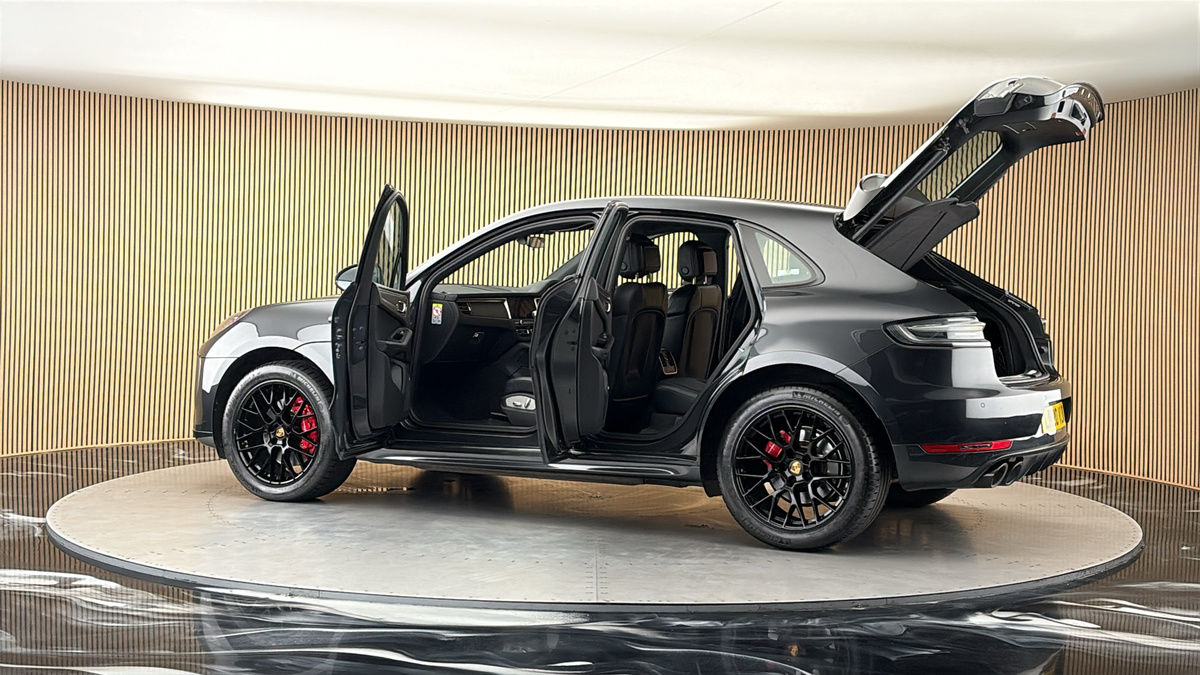 More views of Porsche Macan