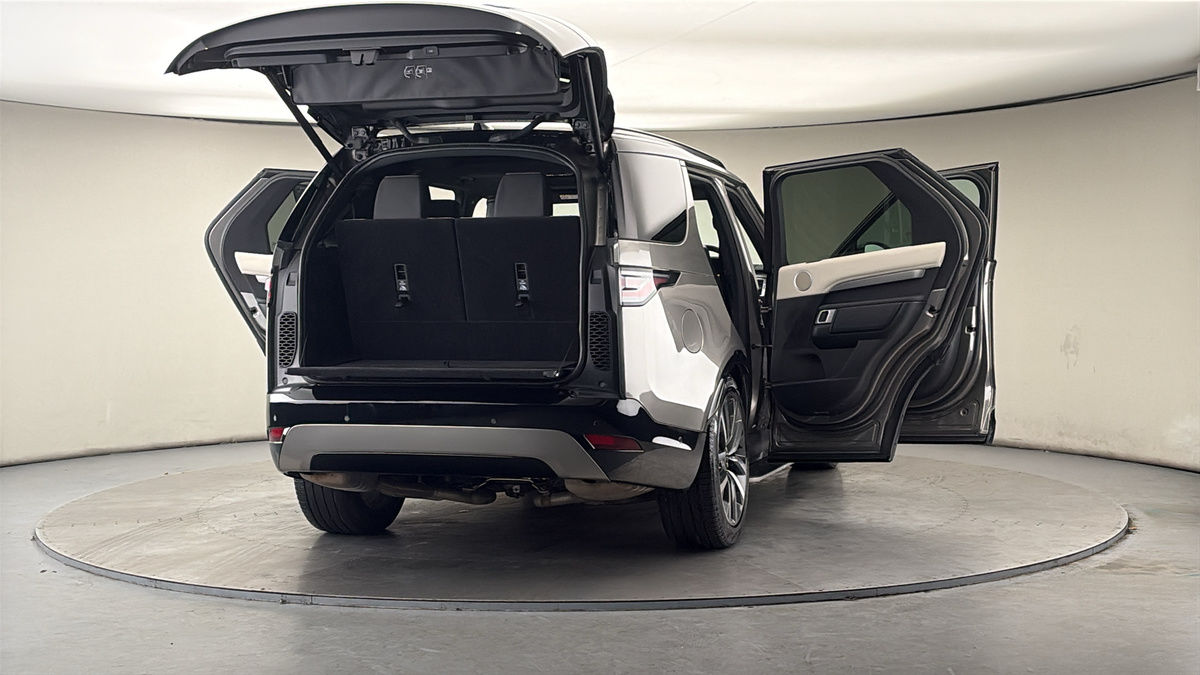 More views of Land Rover Discovery