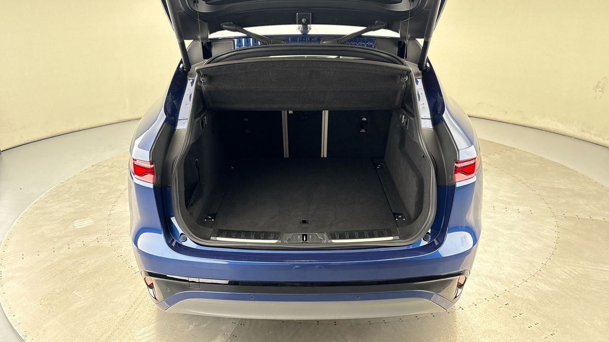 Jaguar F-PACE Image 11