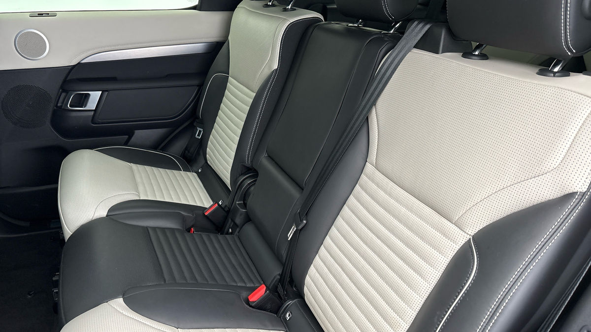 Land Rover Discovery Image 8