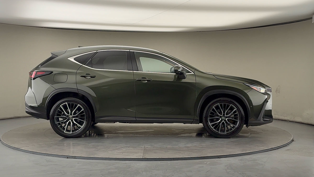 Lexus NX Image 16