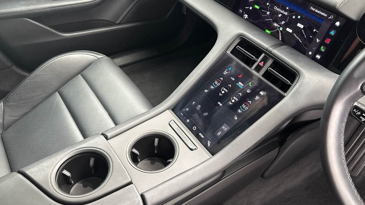 Porsche Taycan Image 18