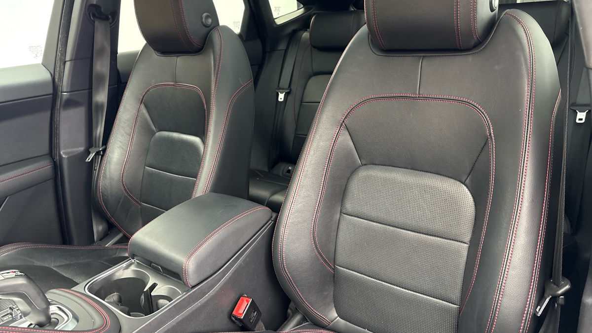 Jaguar E-PACE Image 7
