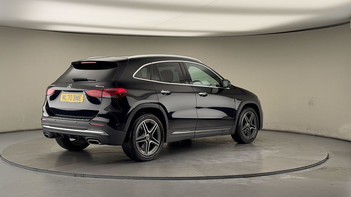 Mercedes-Benz GLA Image 21