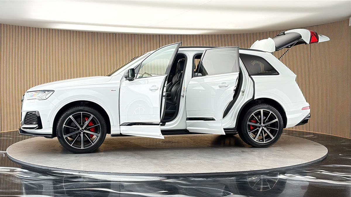 More views of Audi Q7