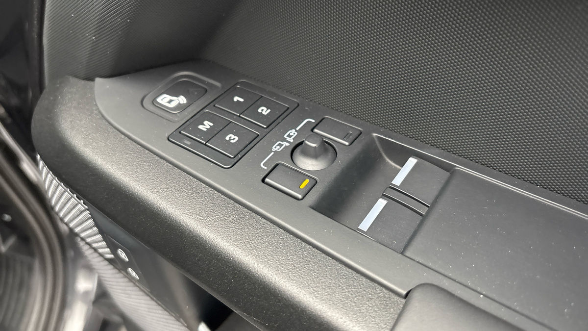 Land Rover Defender 90 Image 25