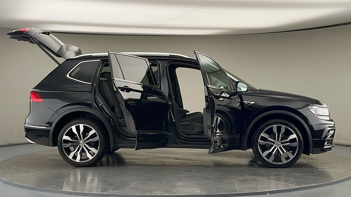 More views of Volkswagen Tiguan Allspace