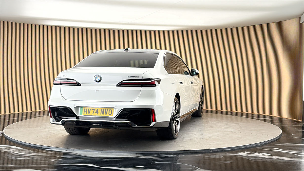 More views of BMW i7