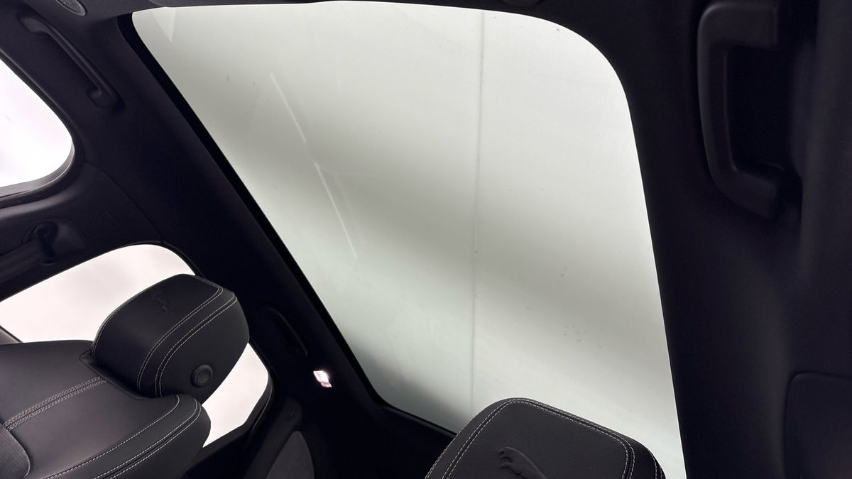 Jaguar F-PACE Image 6