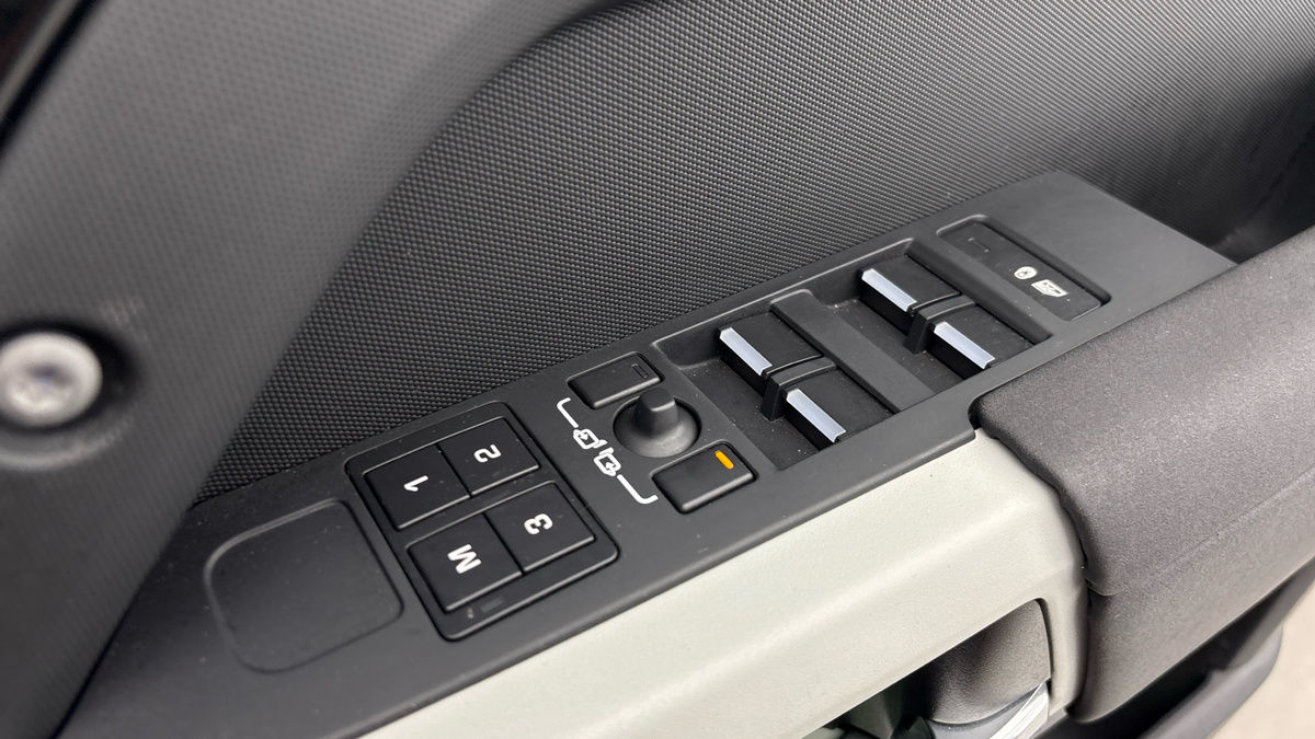 Land Rover Defender 130 Image 27