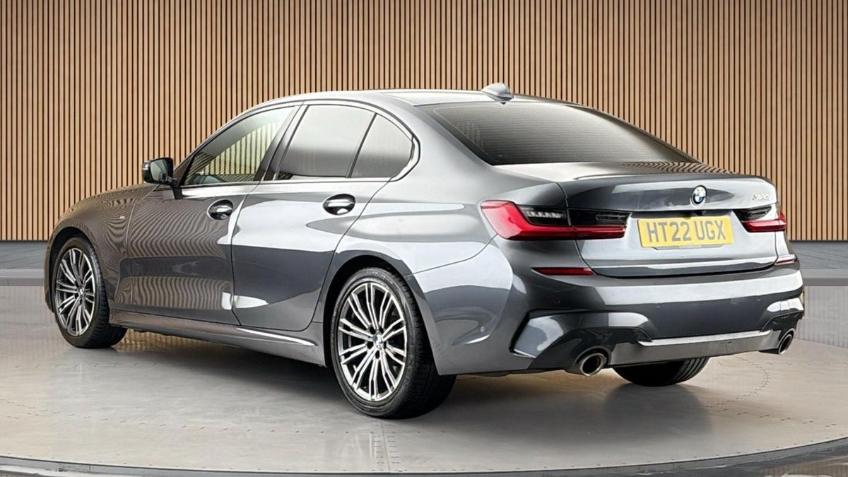 BMW 3 Series Image 2