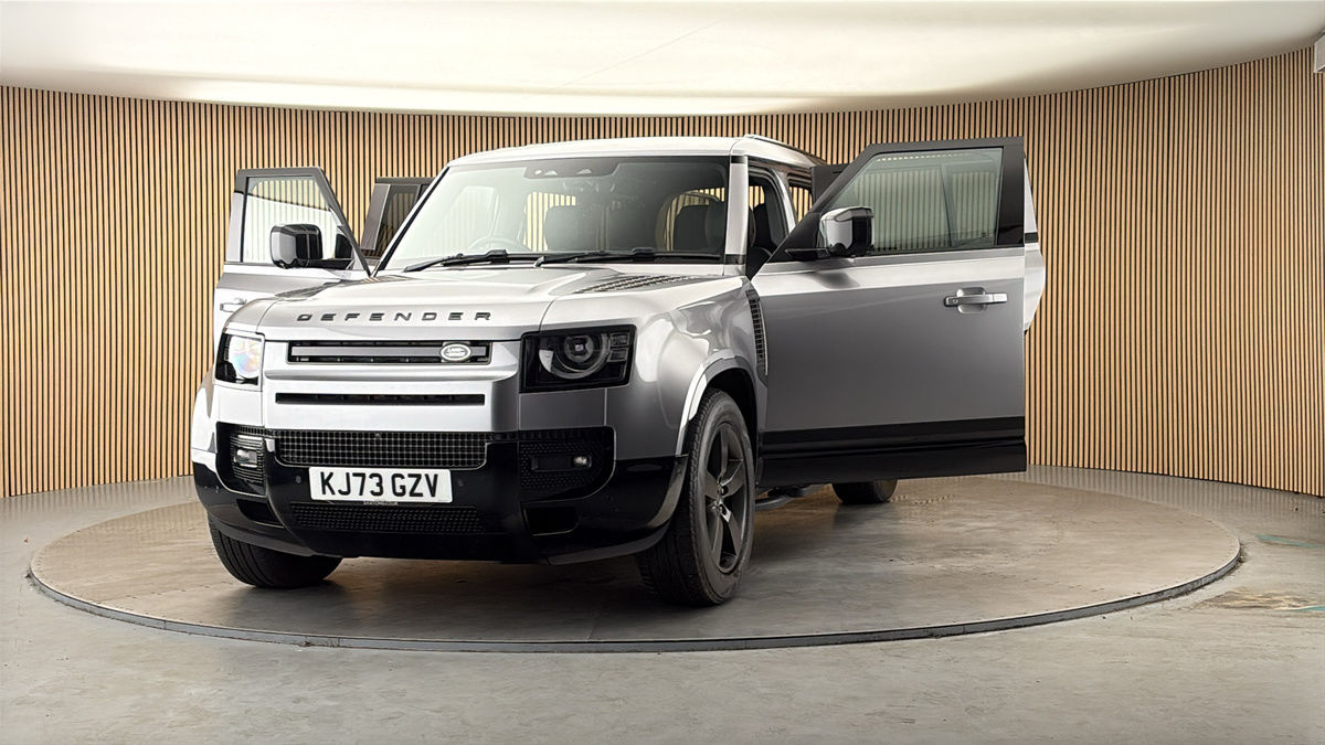 More views of Land Rover Defender 110