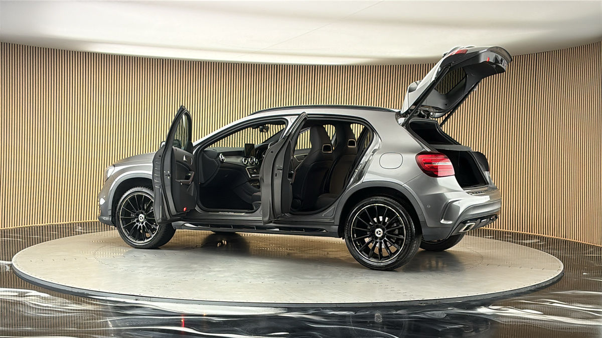 More views of Mercedes-Benz GLA