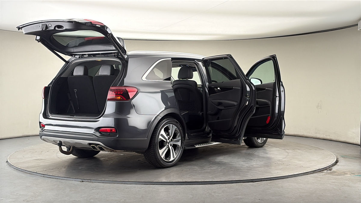 More views of Kia Sorento