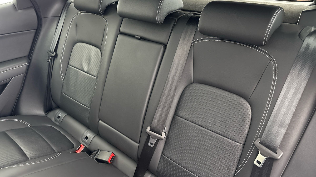 Jaguar E-PACE Image 16