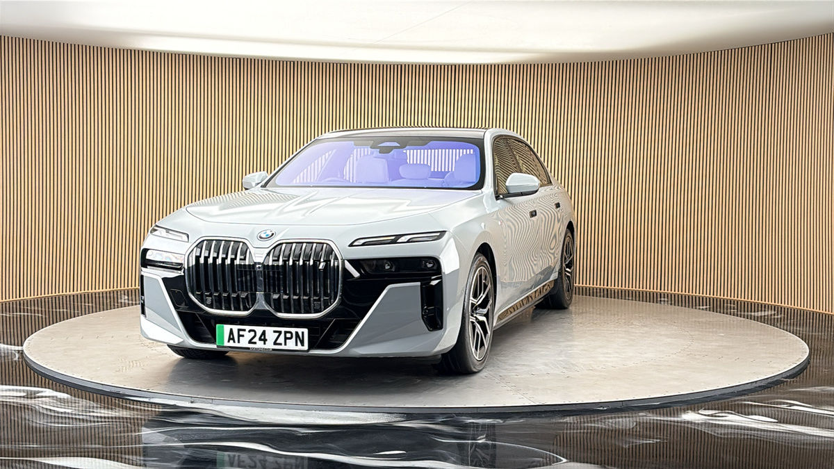 More views of BMW i7