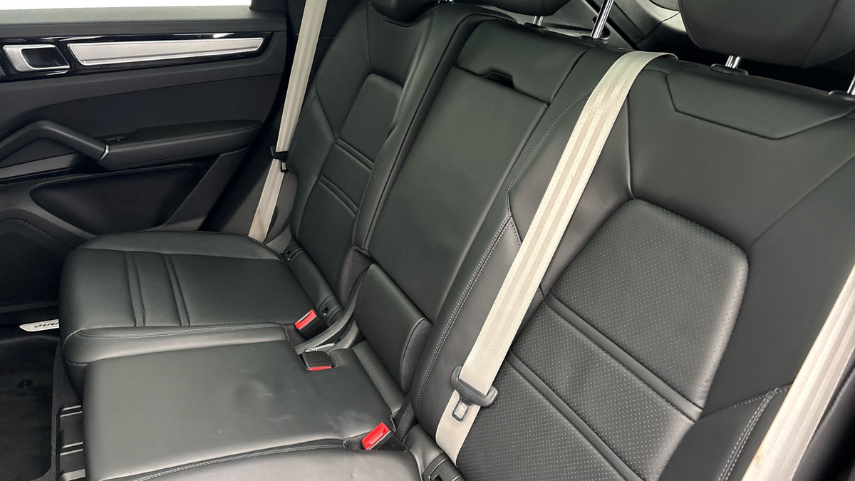 Porsche Cayenne Image 8