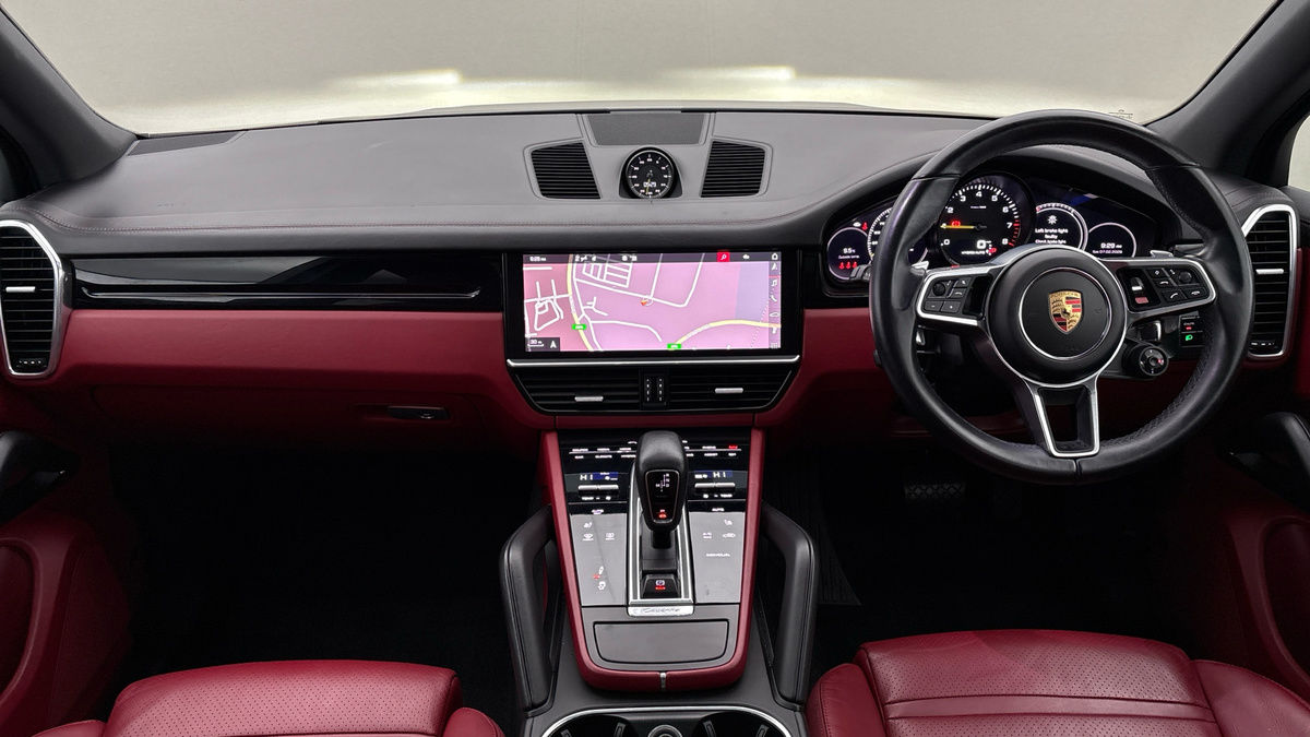 Porsche Cayenne Image 12